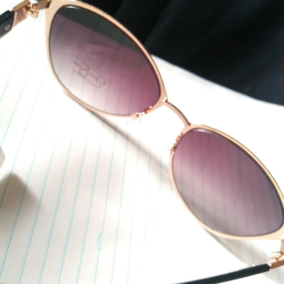 Jessica Simpson Sunglasses - Picture 1 of 8
